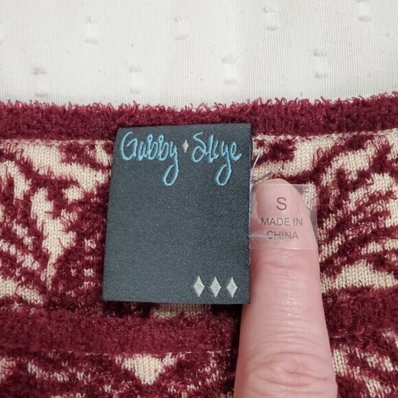 Gabby + Skye Maroon Damask Print, Blanket Soft Dress, Size Small - Picture 5 of 8